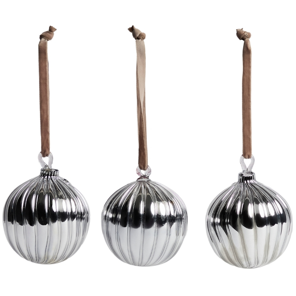 Kave Home Set tří stříbrných skleněných vánočních ozdob Oranel 8 cm
